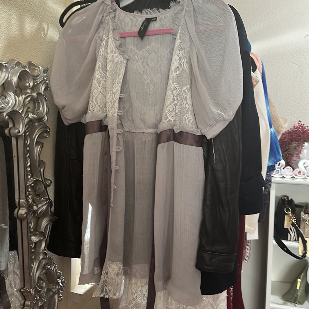 💗Vintage grey and white lace cover